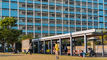 公园提供了有上盖地区和露天草坪等多种场区，以配合不同活动的需要，令公园成为适合各种康乐活动的好去处。